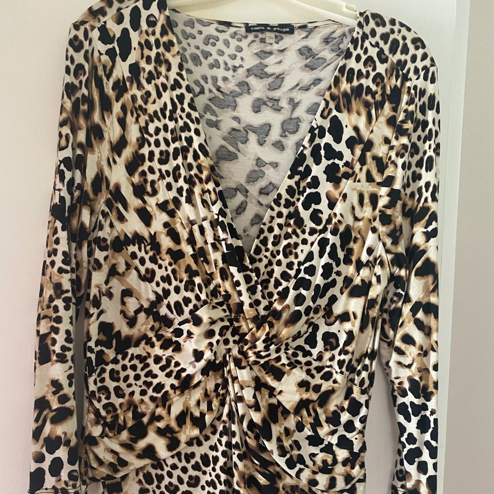 Flatter leopard print blouse.